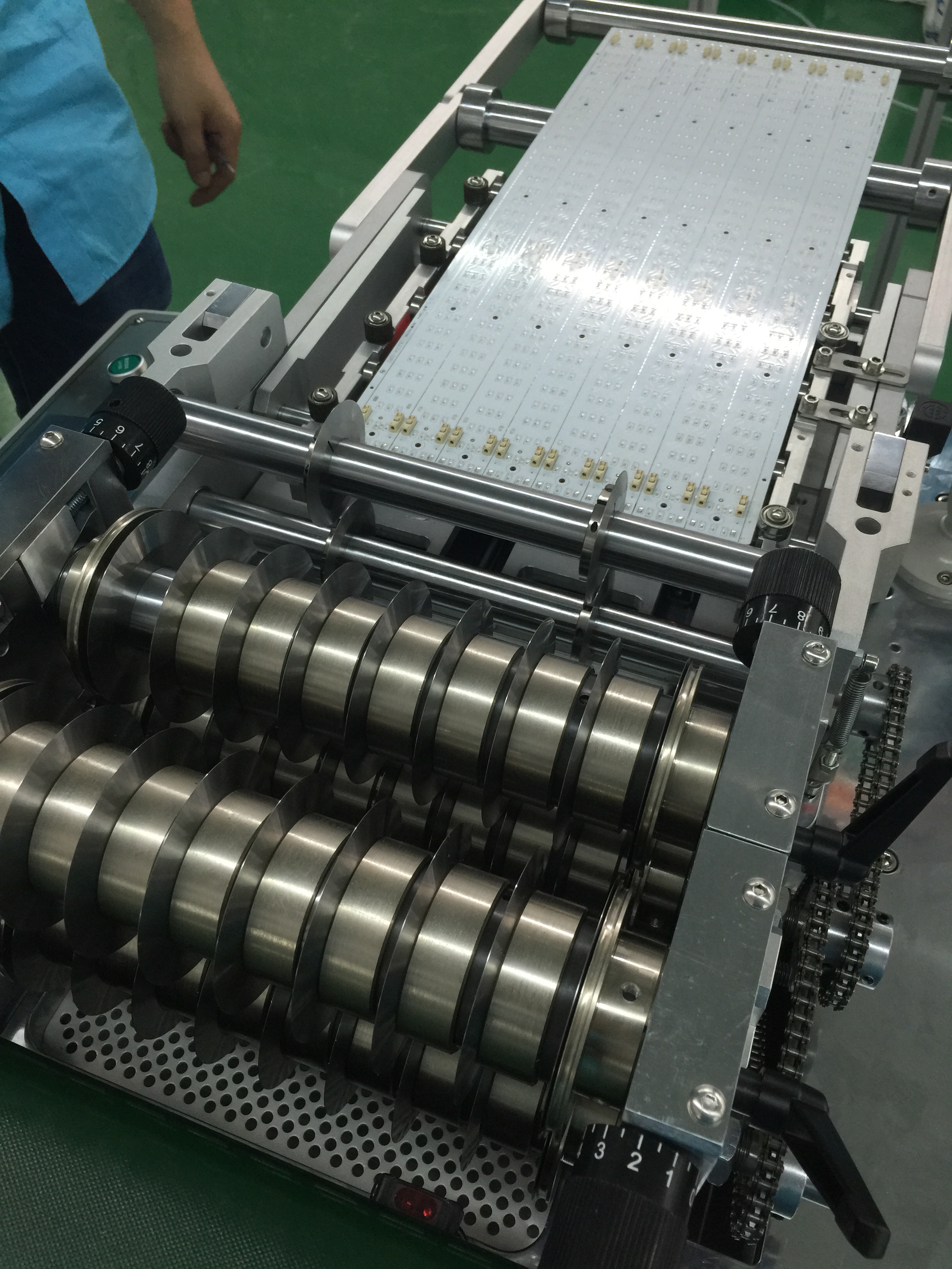 distance can be adjusted PCB cutter - YSVJ-650